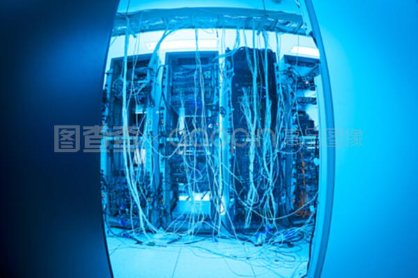 網絡服務器與云計算裝備技術服務 驅動數字化轉型的雙引擎